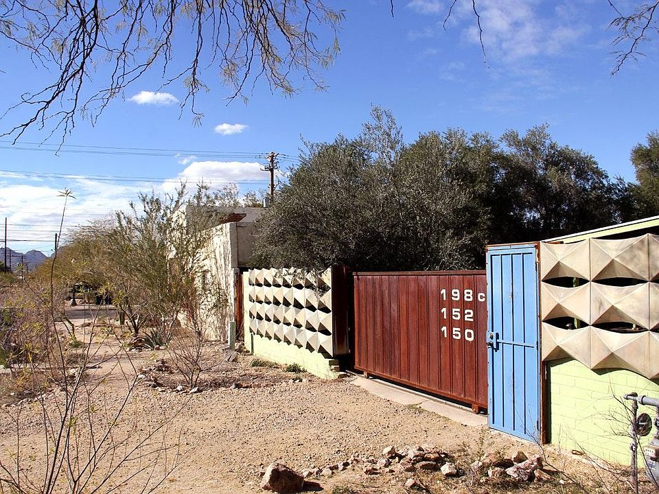 View of front of property from street