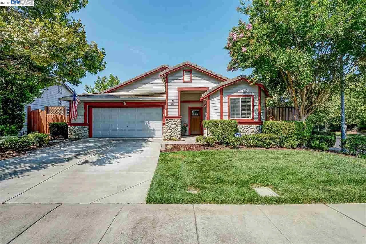 607 Saddleback Cir photo 1