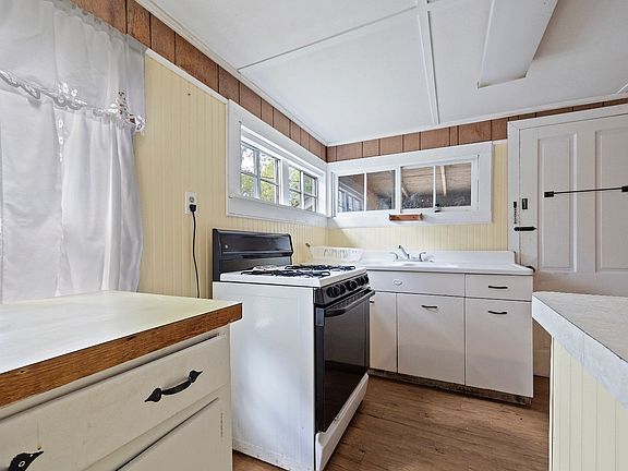 9th image of 220 Green Ave SW