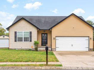 400 Leslie Wood Dr, Clarksville, TN 37040