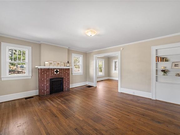 3rd image of 209 Harper St