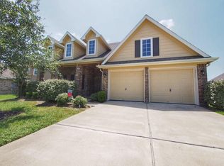 3911 Glenoak Dr, Pearland, TX 77581