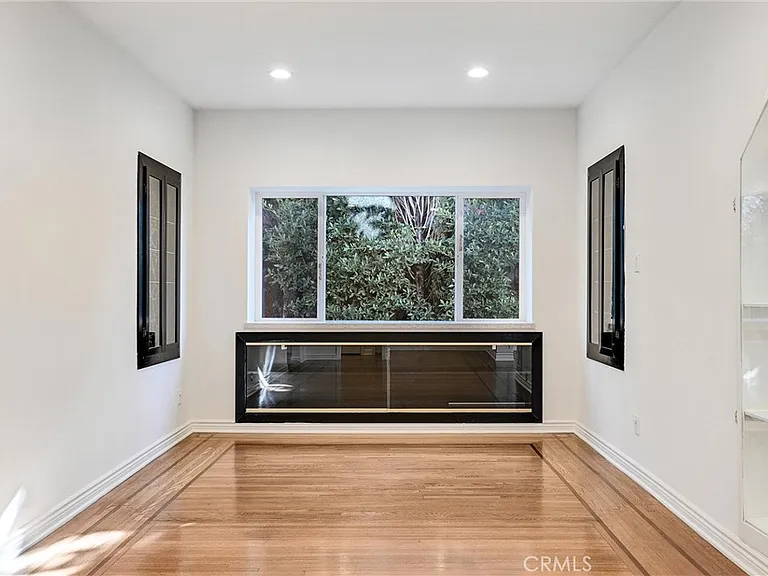 156 S Edinburgh Ave — Photo 12