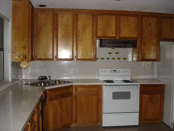 2nd image of 906 Garwood St