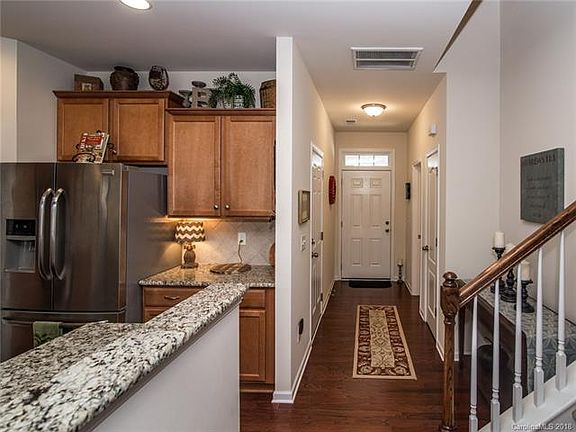 3rd image of 3313 Yarmouth Ln