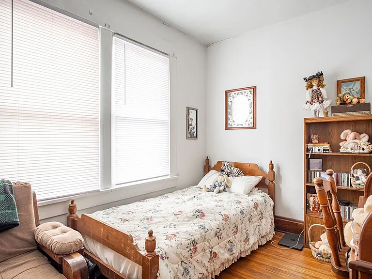E 13th Ave 240-252 MLR — Photo 8