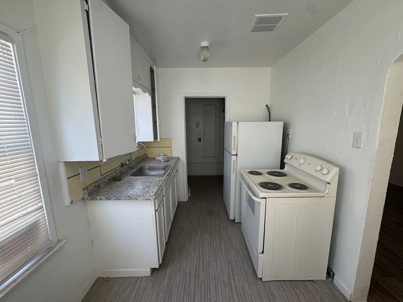 1 bed, 750 sqft, $1,100 — Photo 2
