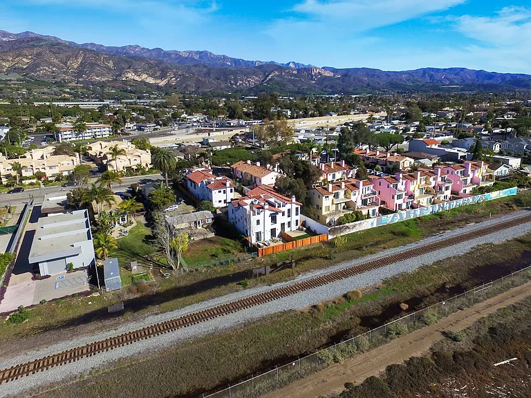 4285 Carpinteria Ave — Photo 14