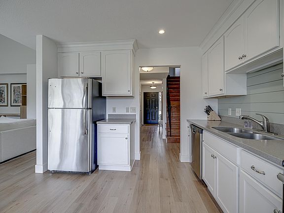4th image of 5478 Sanibel Dr