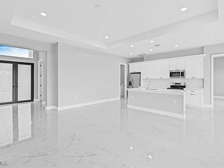 2511 NW 25th St — Photo 5