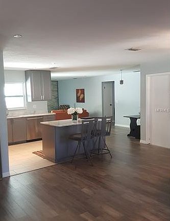 4th image of 1041 Alberta St
