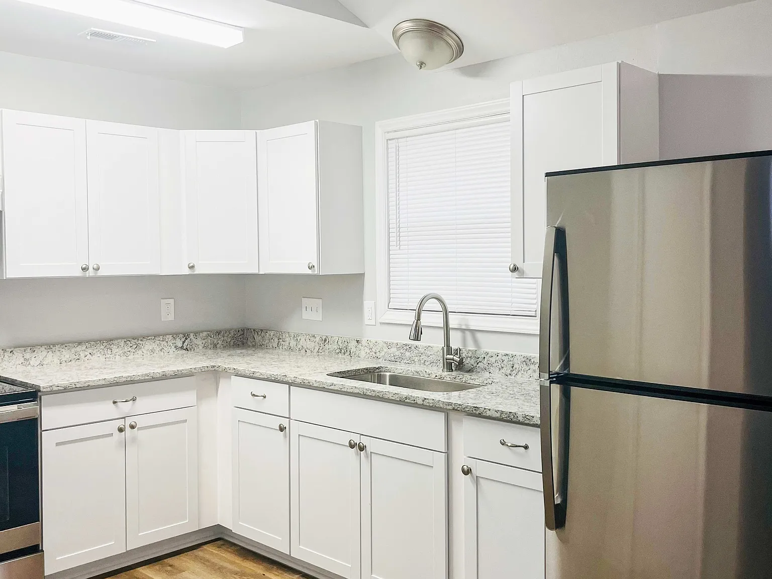 3 bed, 2.0 bath, 1160 sqft, $1,810 — Photo 2
