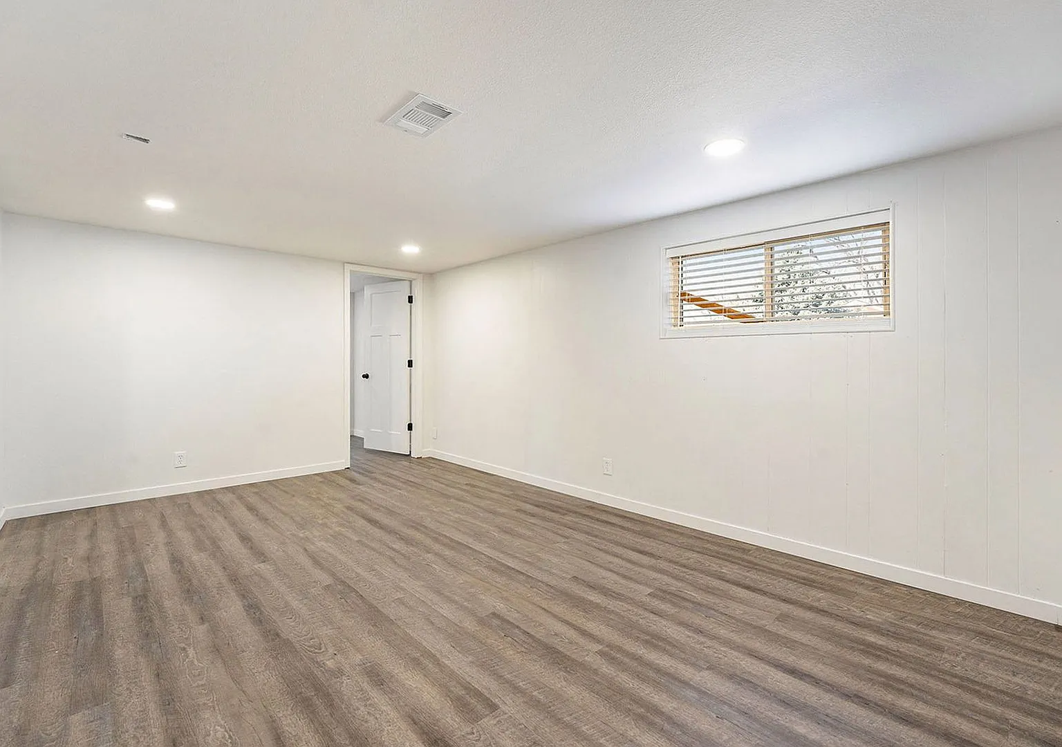 2 Bedroom 2 Bathroom Lower Unit in Wheat Ridge — Photo 4