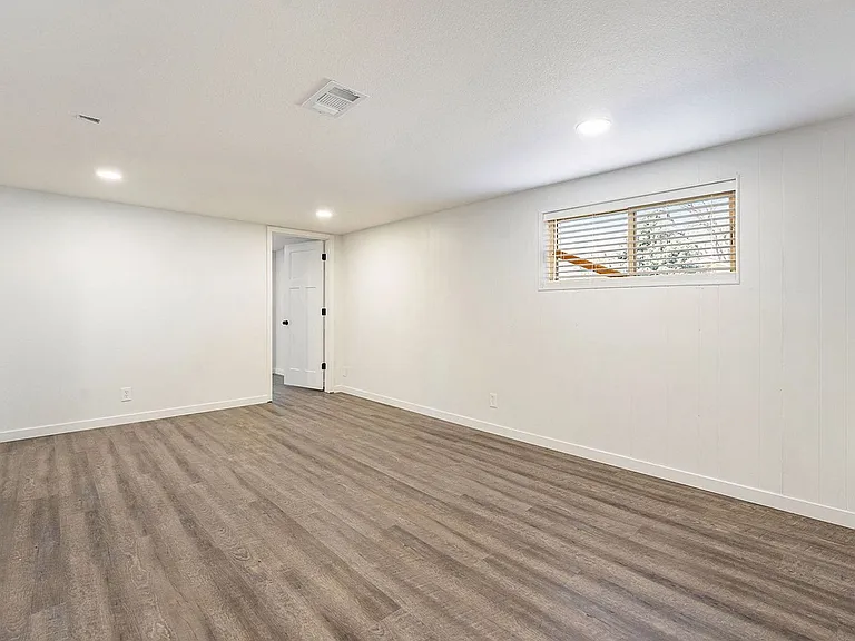 4728 Estes St #B — Photo 4