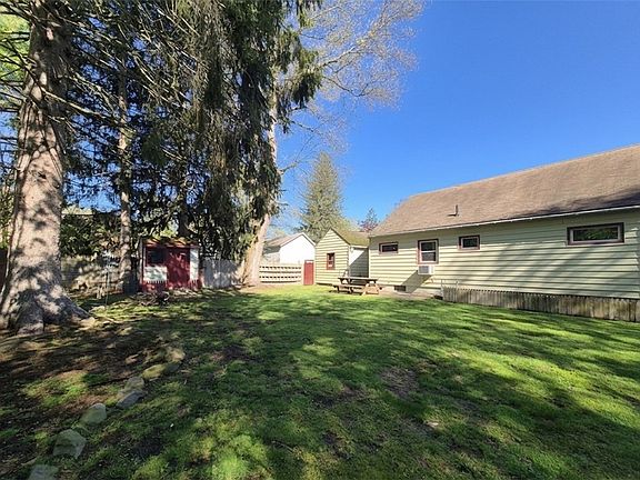 3rd image of 17 Sharon Dr