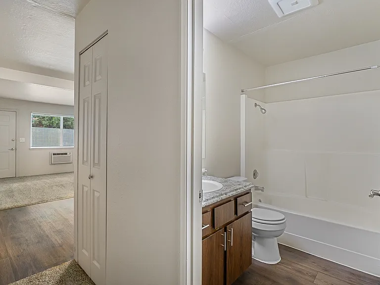 1x1 - Bathroom Area