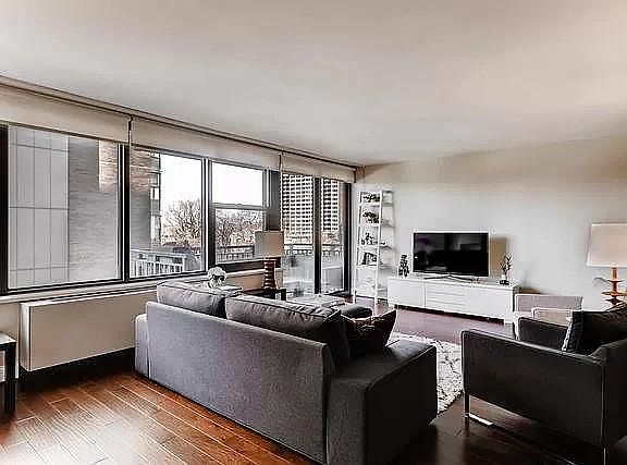 3rd image of 3440 N Lake Shore Dr APT 6E