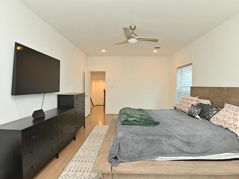 1117 W 16th St #C — Photo 70