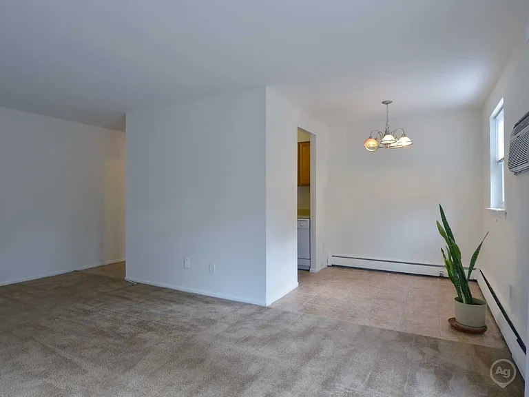 Ridgeway Court Apartments — Photo 35