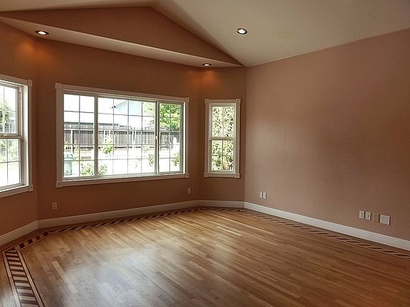 3rd image of 210 Langley Ave