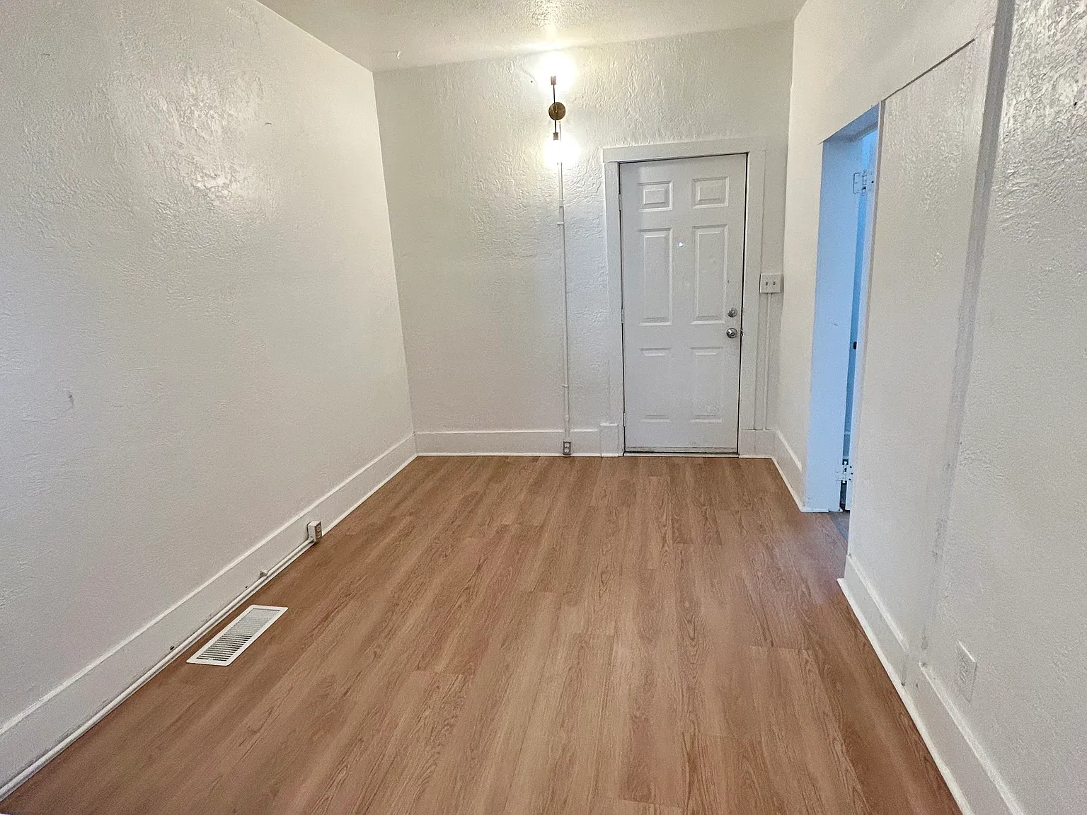 2 bed, 600 sqft, $1,200 — Photo 1