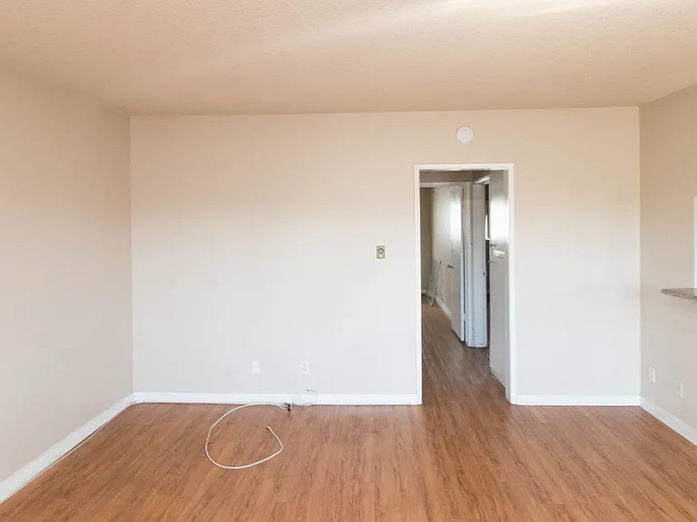 645 Lime Ave — Photo 15