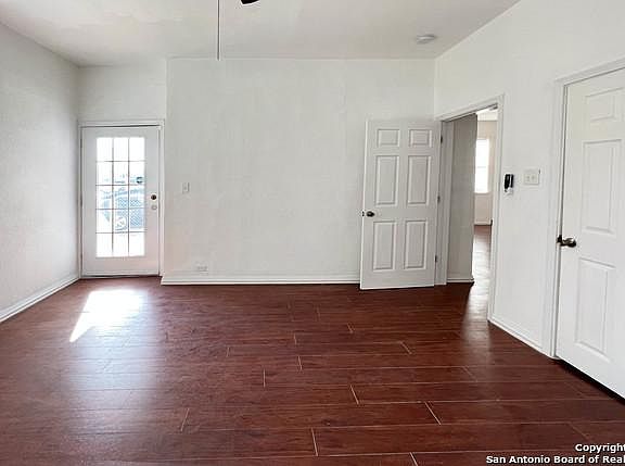 2nd image of 215 Aransas Ave