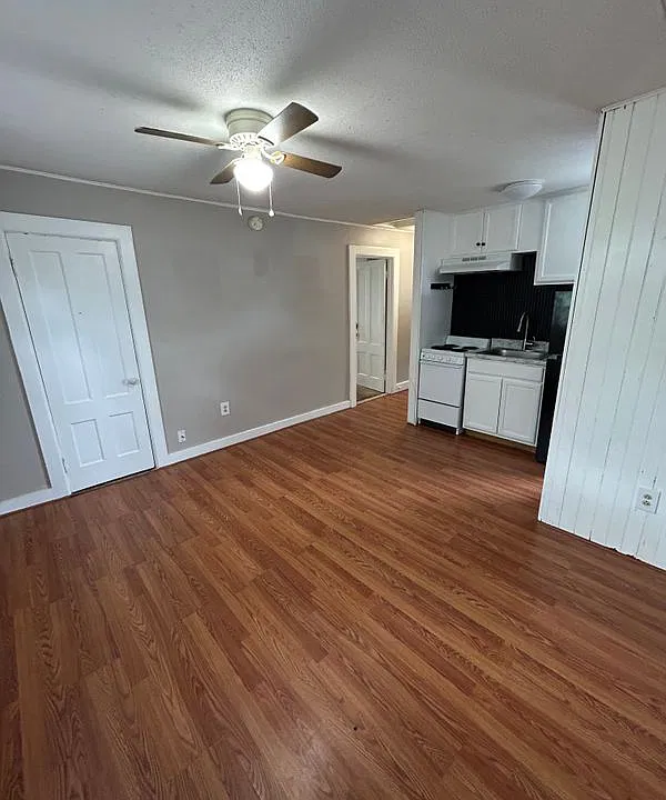 72 Willetts Ave #2