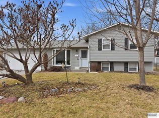 4830 Parkview Dr, Omaha, NE 68134