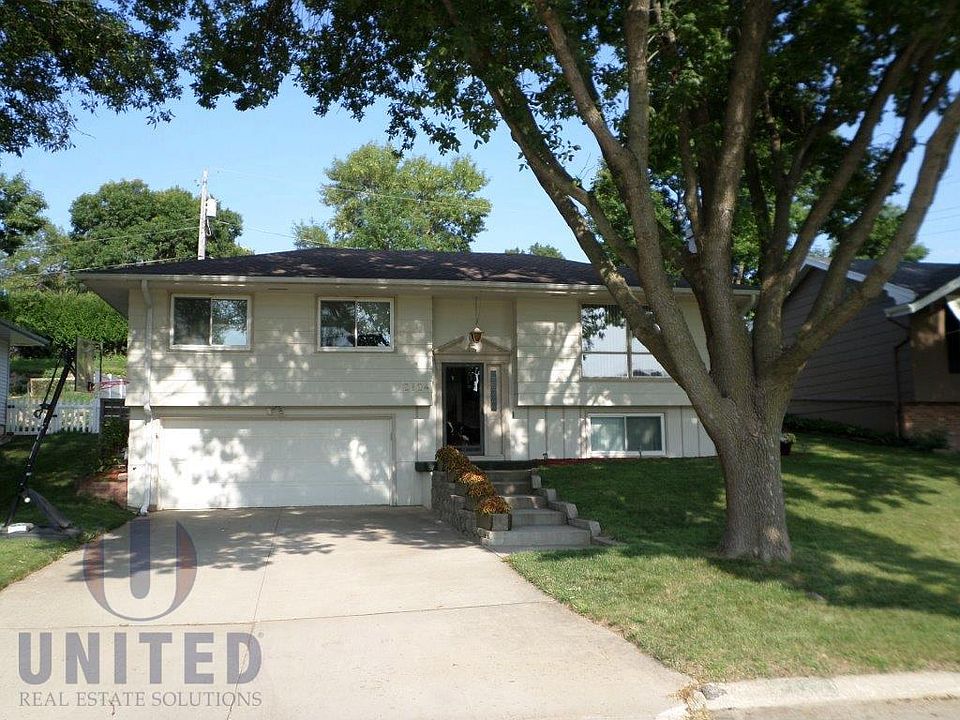 1st image of 2824 S Lyons St