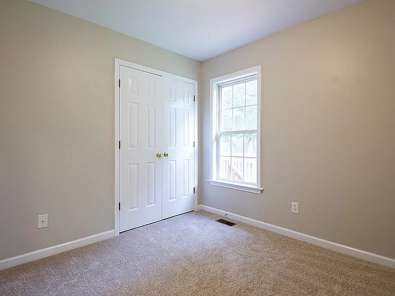 404 Foxbridge Ct — Photo 7
