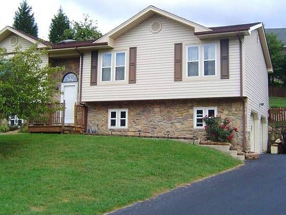 1st image of 3838 Cundiff Dr