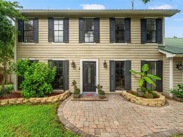 16502 E Course Dr, Tampa, FL 33624