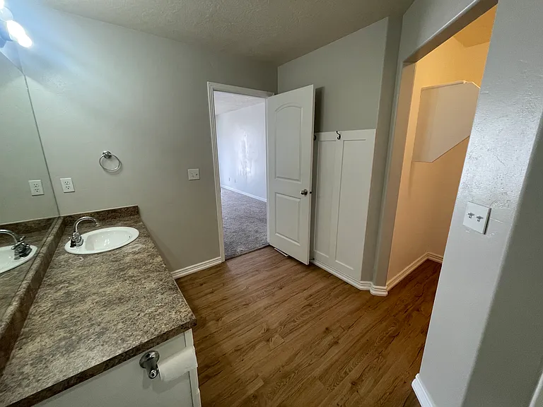 245 E July Ln — Photo 30