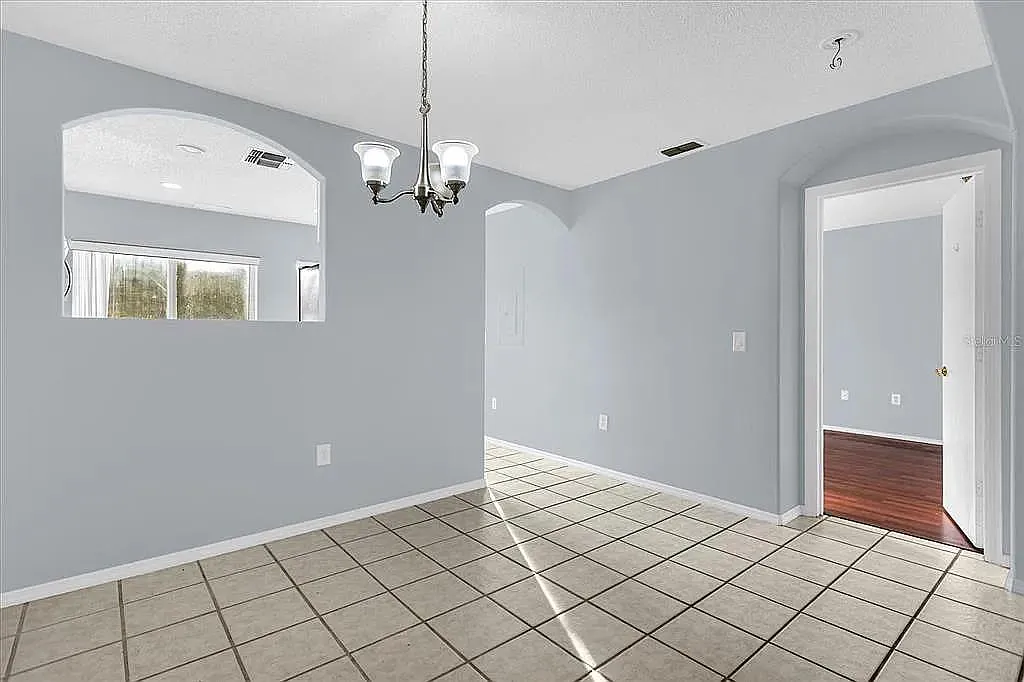 3 bed, 1160 sqft, $2,000 — Photo 3
