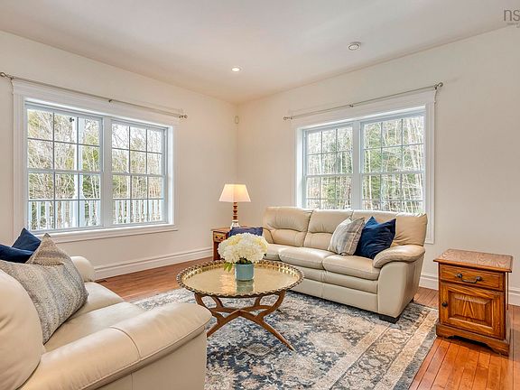 3rd image of 274 Harrington Rd