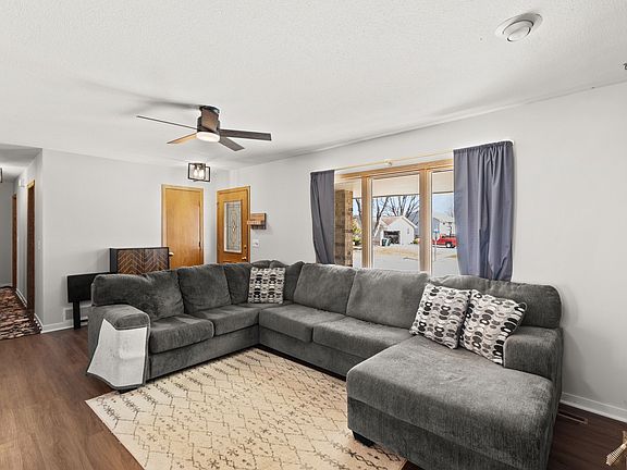 2nd image of 318 NE Bel Aire Rd