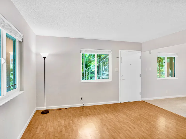 945 Kearney St #1 — Photo 10