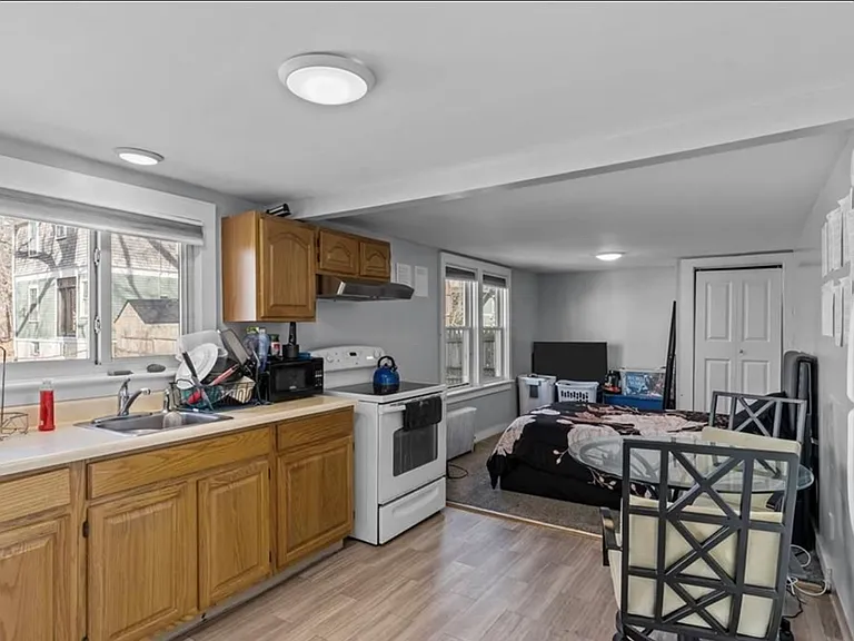 21 Plymouth St — Photo 3