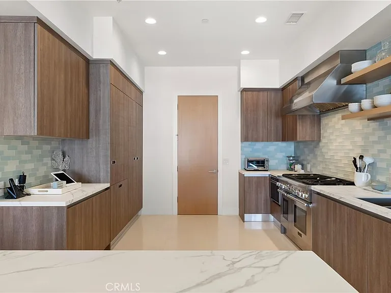 3306 Marcus Ave — Photo 9