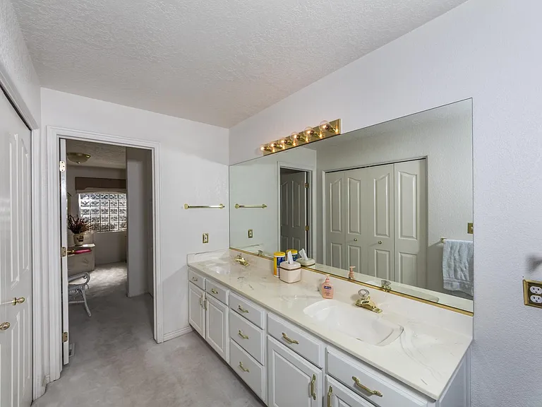 824 W Hampton Rd — Photo 29