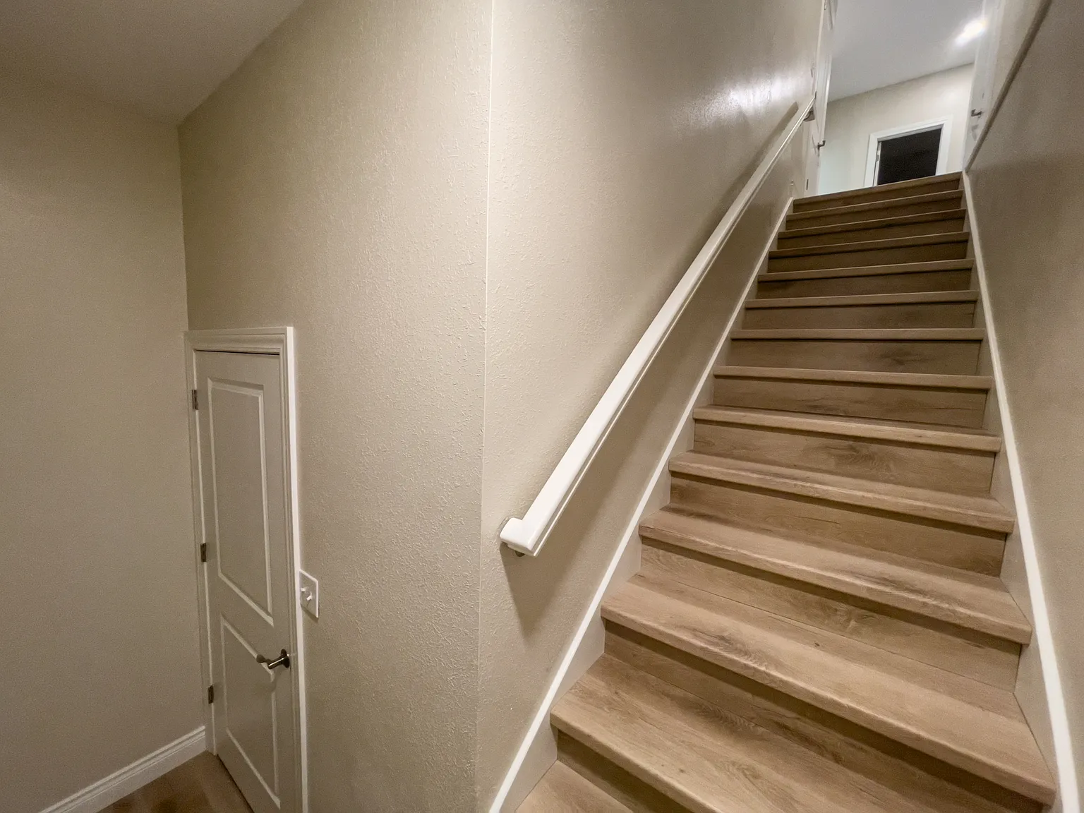 3 bed, 2027 sqft, $2,200 — Photo 4