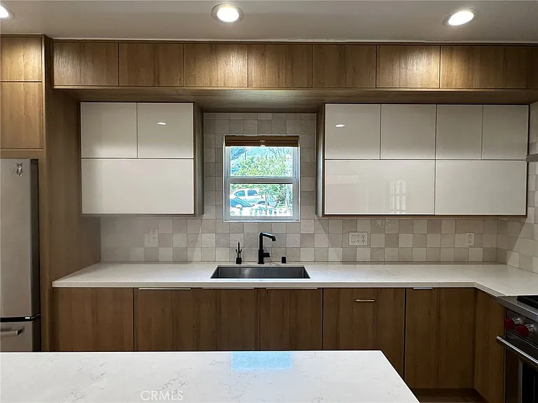 448 Linwood Ave — Photo 6