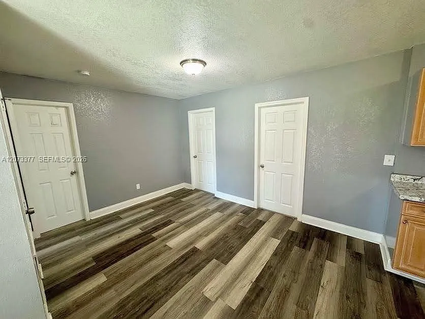 3 bed, 2.0 bath, 1192 sqft, $1,800 — Photo 4
