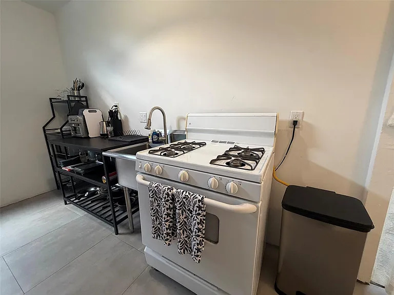 318 Hyde Park Blvd #A — Photo 24