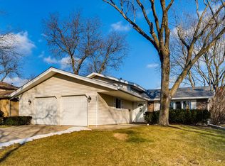 237 S Salem Dr, Schaumburg, IL 60193