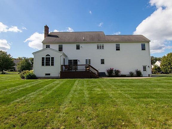 5th image of 11 Cortland Dr