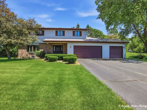 2720 N Patricia Ln, McHenry, IL 60051