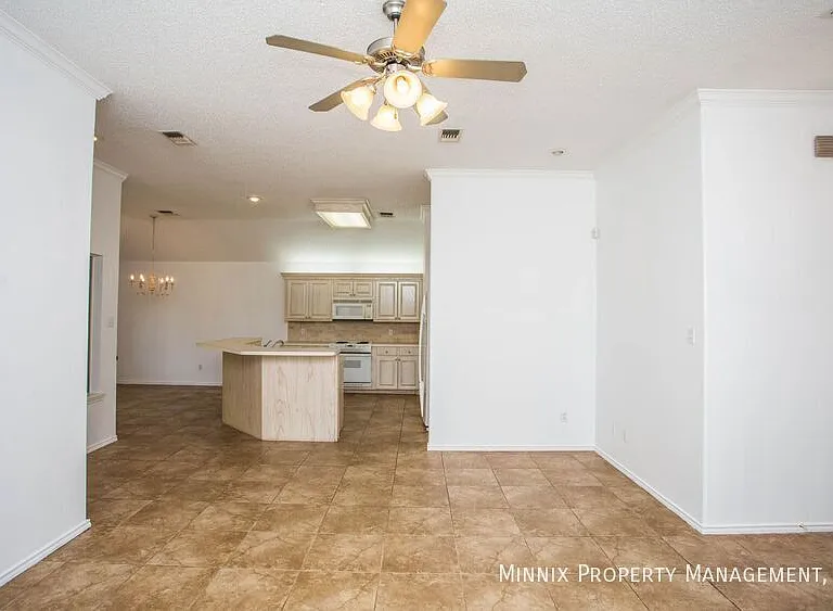 3305 103rd St — Photo 35
