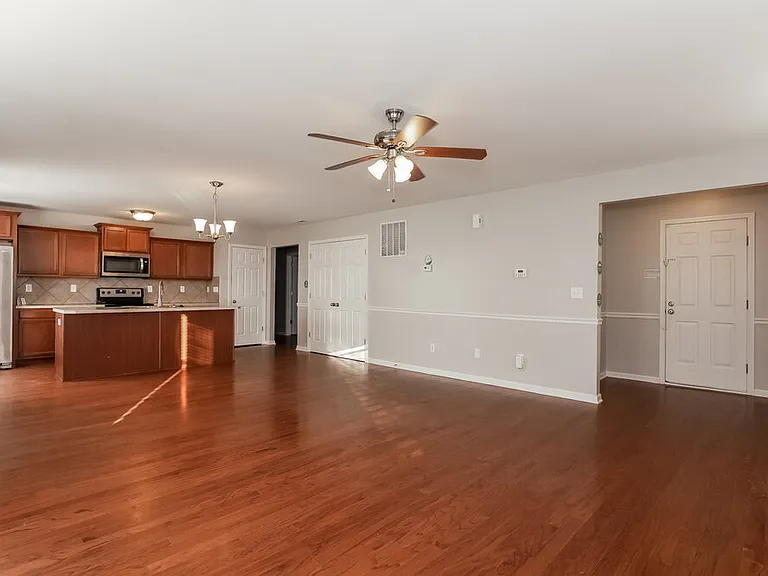 1005 Joselynn Dr — Photo 5